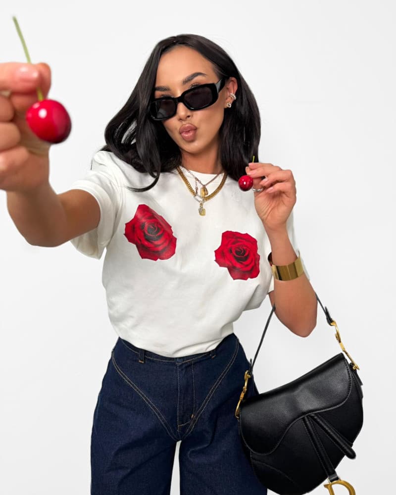 T-shirt z różami La Milla biały — zdjęcie 1 z 3
